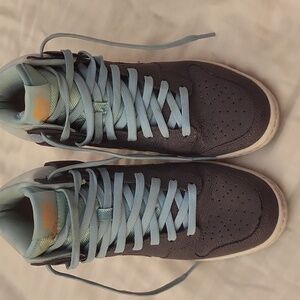 Womans Nike Sneakers